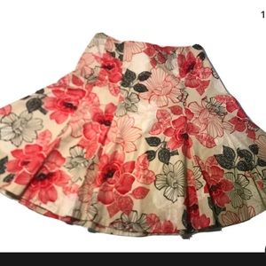 New York & Company Skirt  Size 2 Red Floral